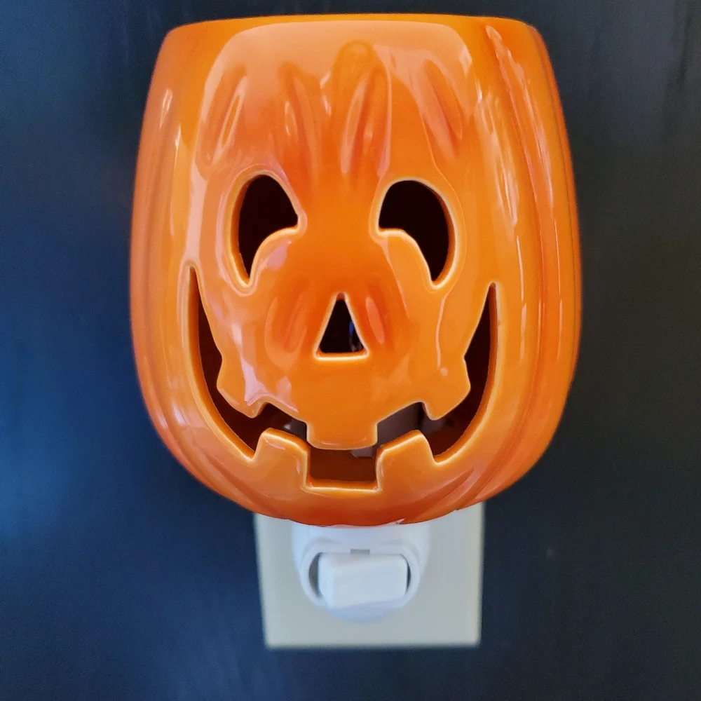 Cut it Out Scentsy Plugin Mini Warmer Pumpkin